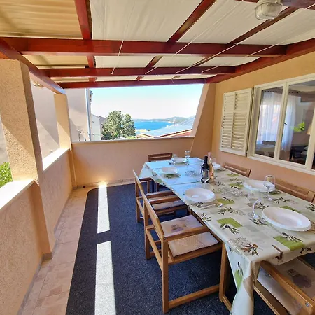 Family Retreat With Sea View Zorya 아파트 말리로시니