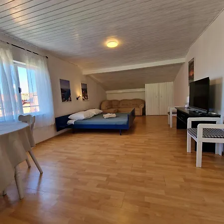 Family Retreat With Sea View Zorya 아파트 말리로시니