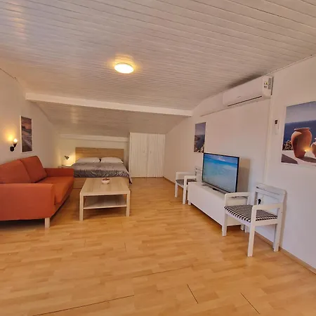 Family Retreat With Sea View Zorya Daire *